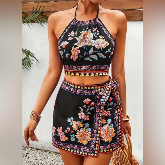 🔥❤️‍🔥 Vibrant Floral Crop Top & Mini Skort Outfit Set - Picture 2 of 9